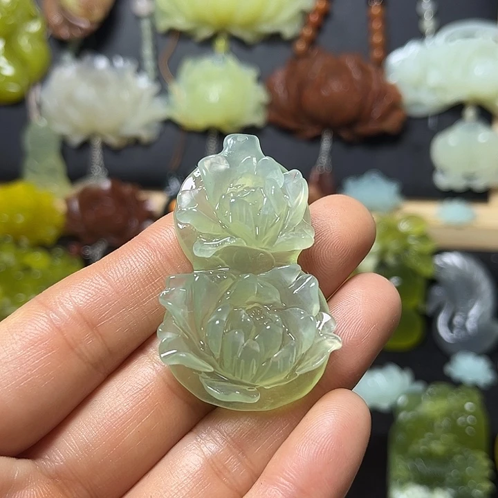 蛇纹石玉未镶嵌颈饰