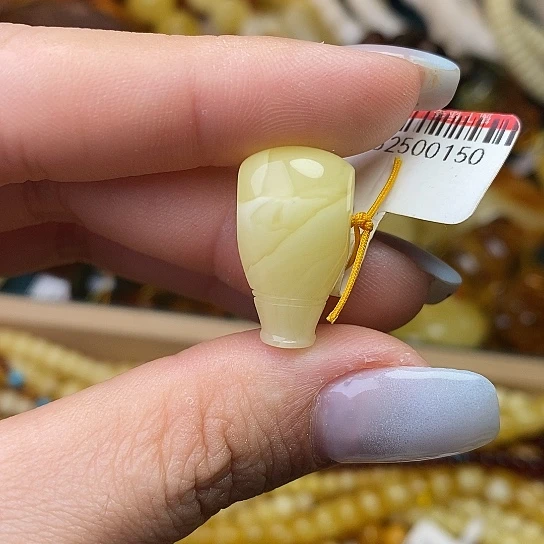 未镶嵌琥珀珠宝奇石