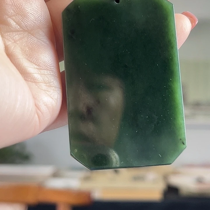 颈饰未镶嵌和田玉（碧玉）