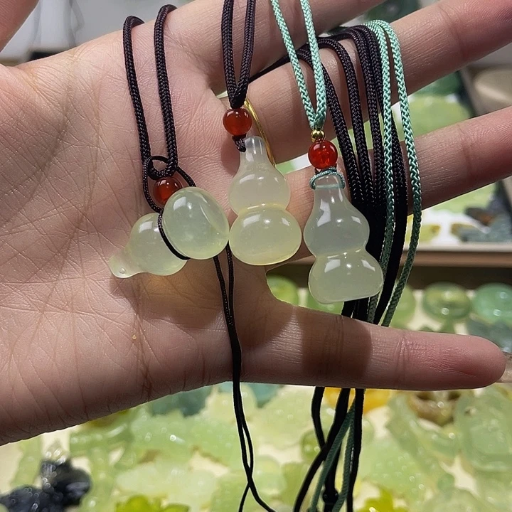 蛇纹石玉未镶嵌挂件