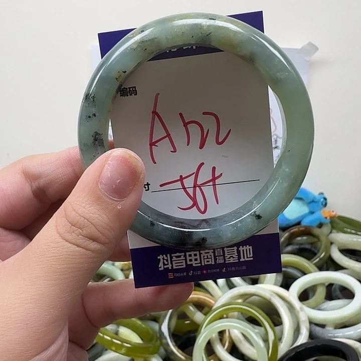 蛇纹石玉未镶嵌手镯122