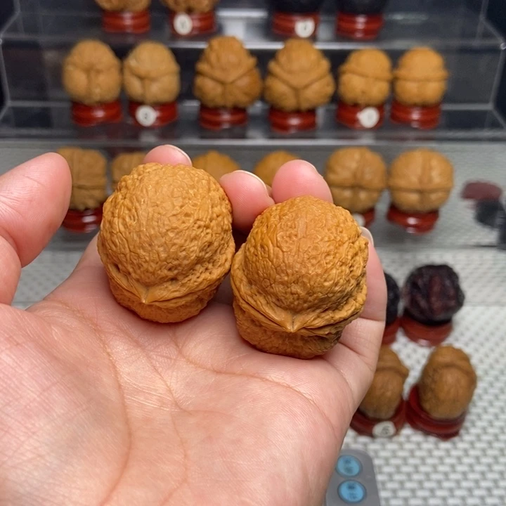 文玩核桃把件铁绣球35