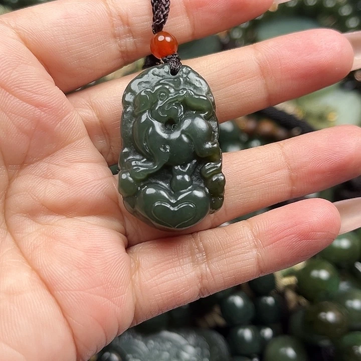 和田玉未镶嵌颈饰