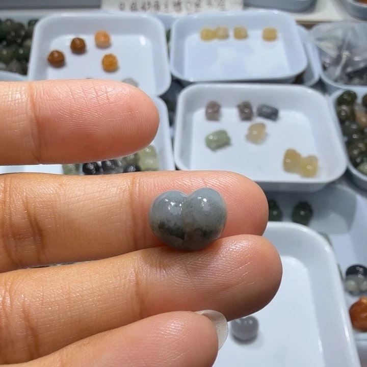 二***两和田玉未镶嵌珠宝半成品