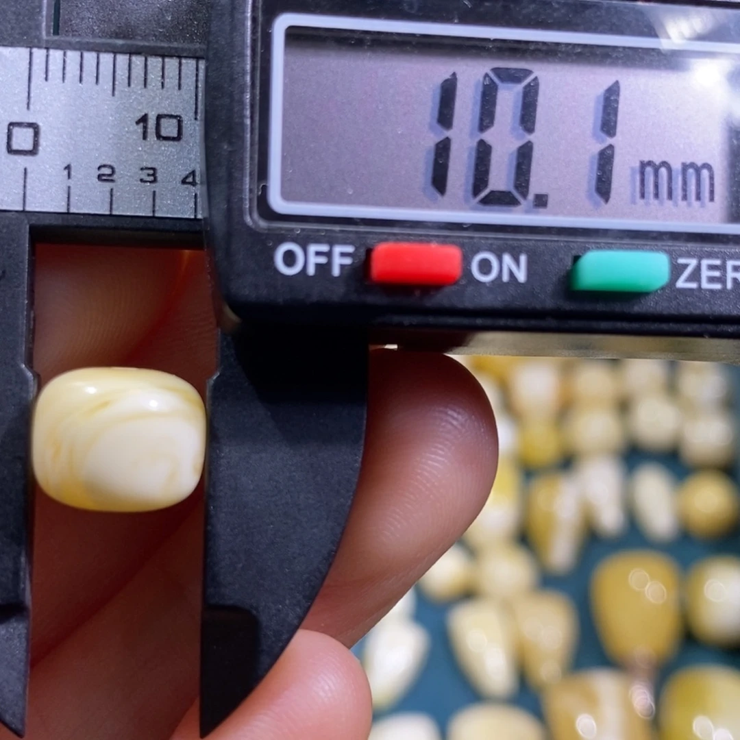 蜜蜡未镶嵌裸石配饰