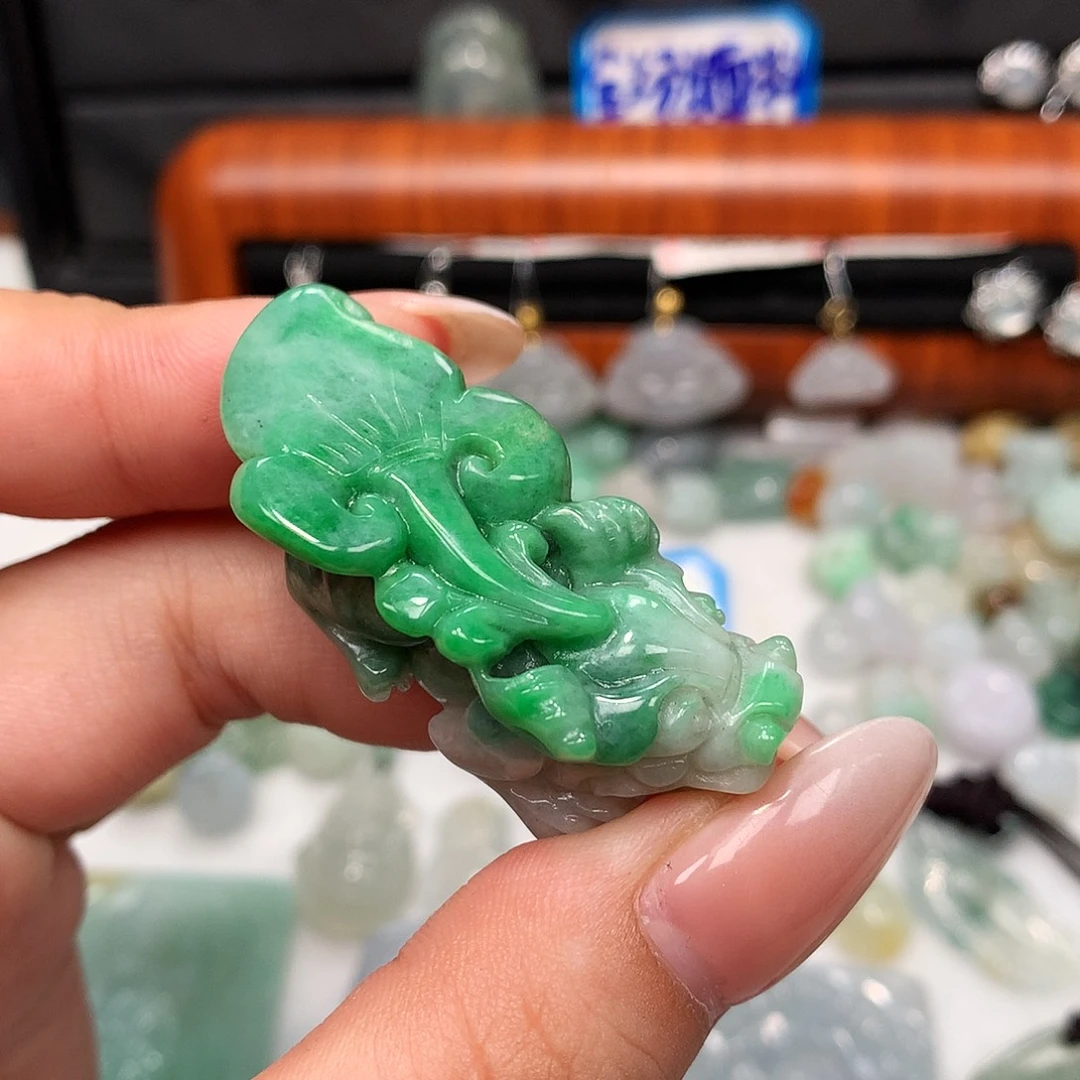 翡翠未镶嵌挂件貔貅