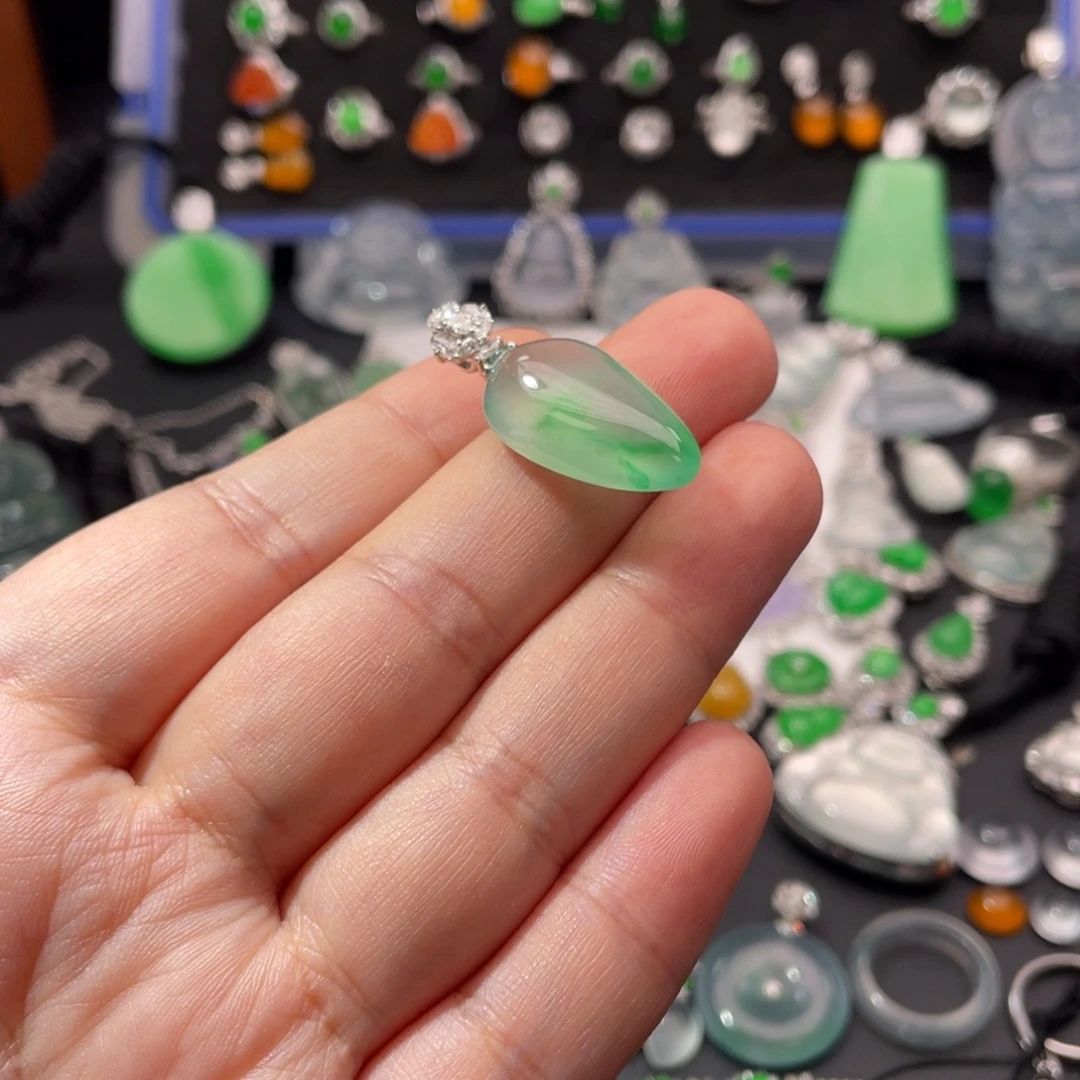 翡翠18K金镶嵌吊坠(不含链)缅甸翡翠