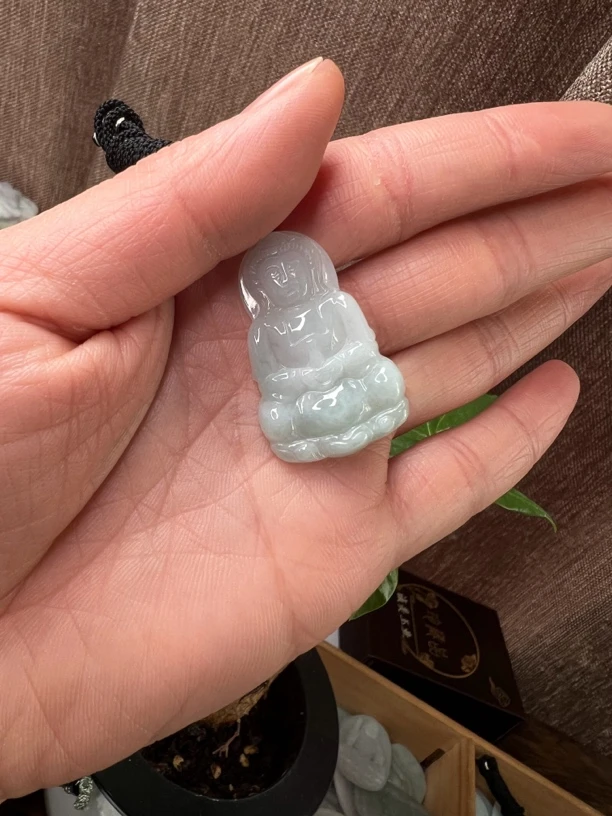 天然翡翠小观音吊坠