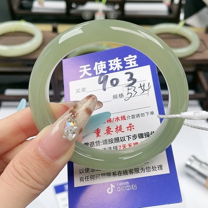 和田玉未镶嵌手镯