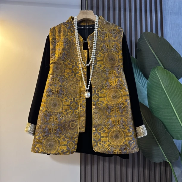 新中式冬季新款国风大码女装提花织锦立领加棉盘扣马甲国潮风复古