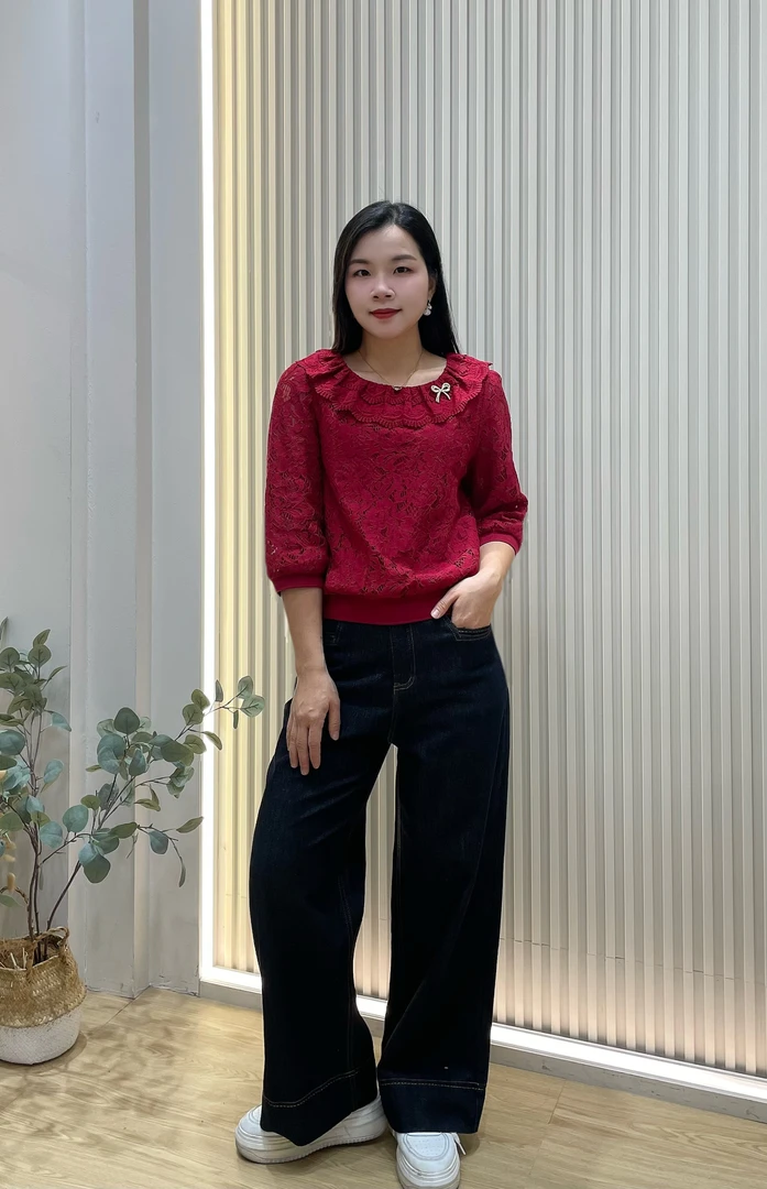 女士秋冬蕾丝长袖圆领时尚上衣