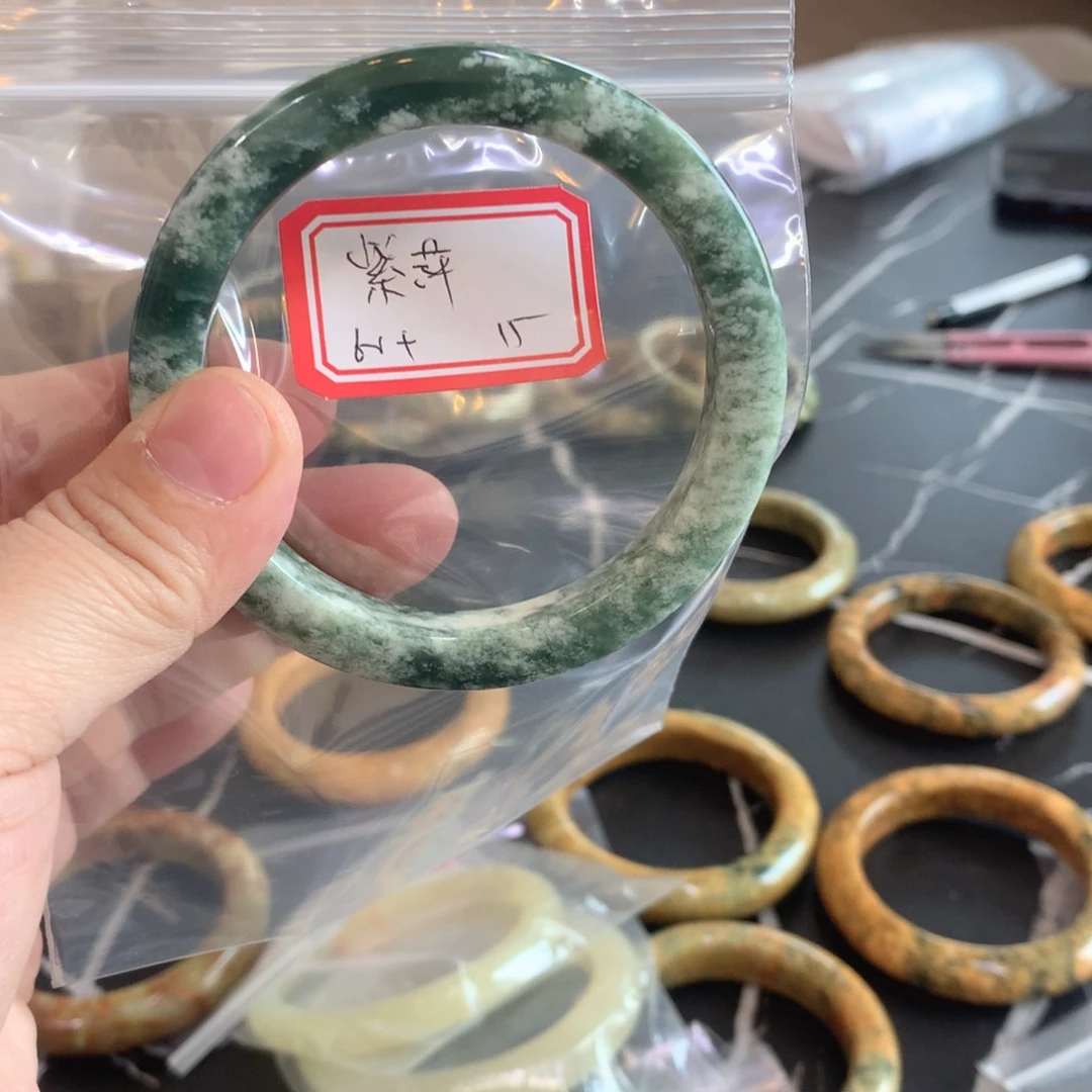 透闪石-蛇纹石玉手镯未镶嵌紫****猫