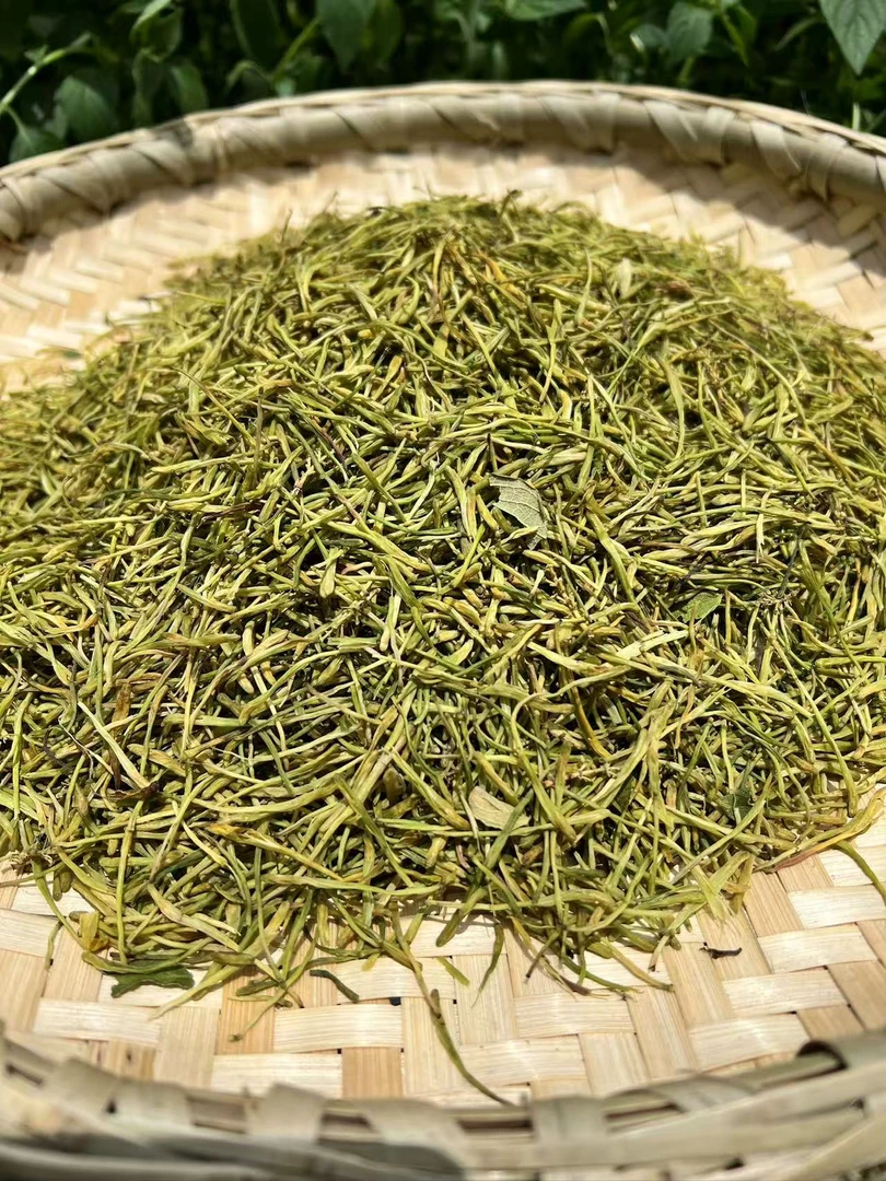 云南农家深山采摘自然晒干(金银花)