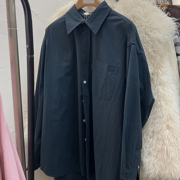 今天新款 很有品味的深蓝色衬衫