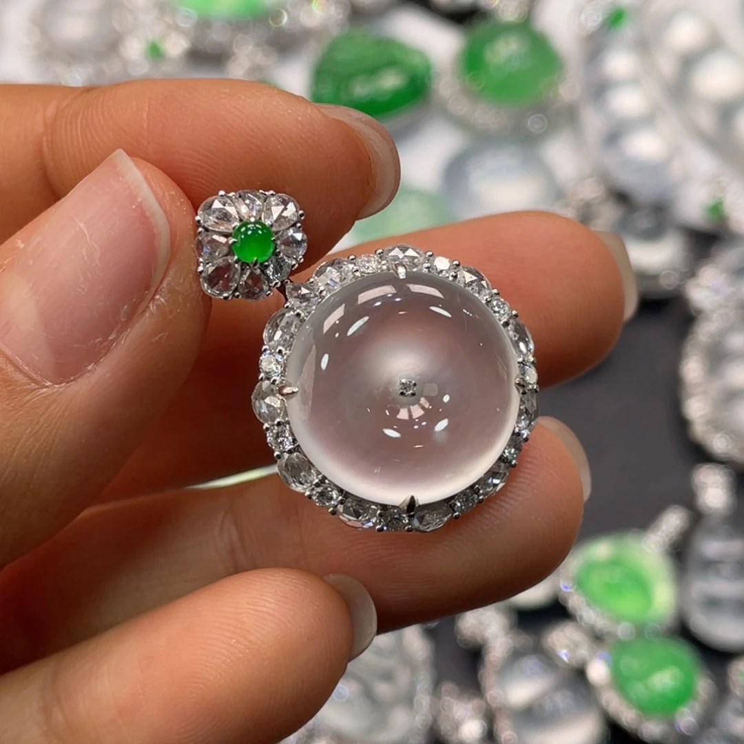 翡翠18K金镶嵌颈饰