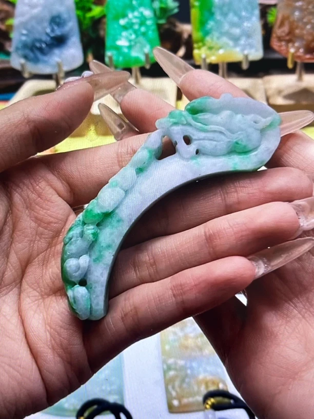 翡翠挂件一物一证毛货抛光