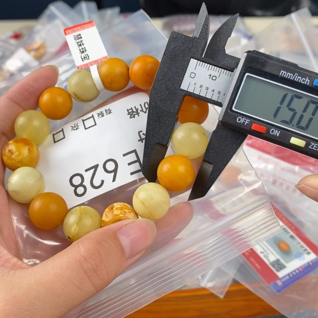 蜜蜡未镶嵌珠宝奇石