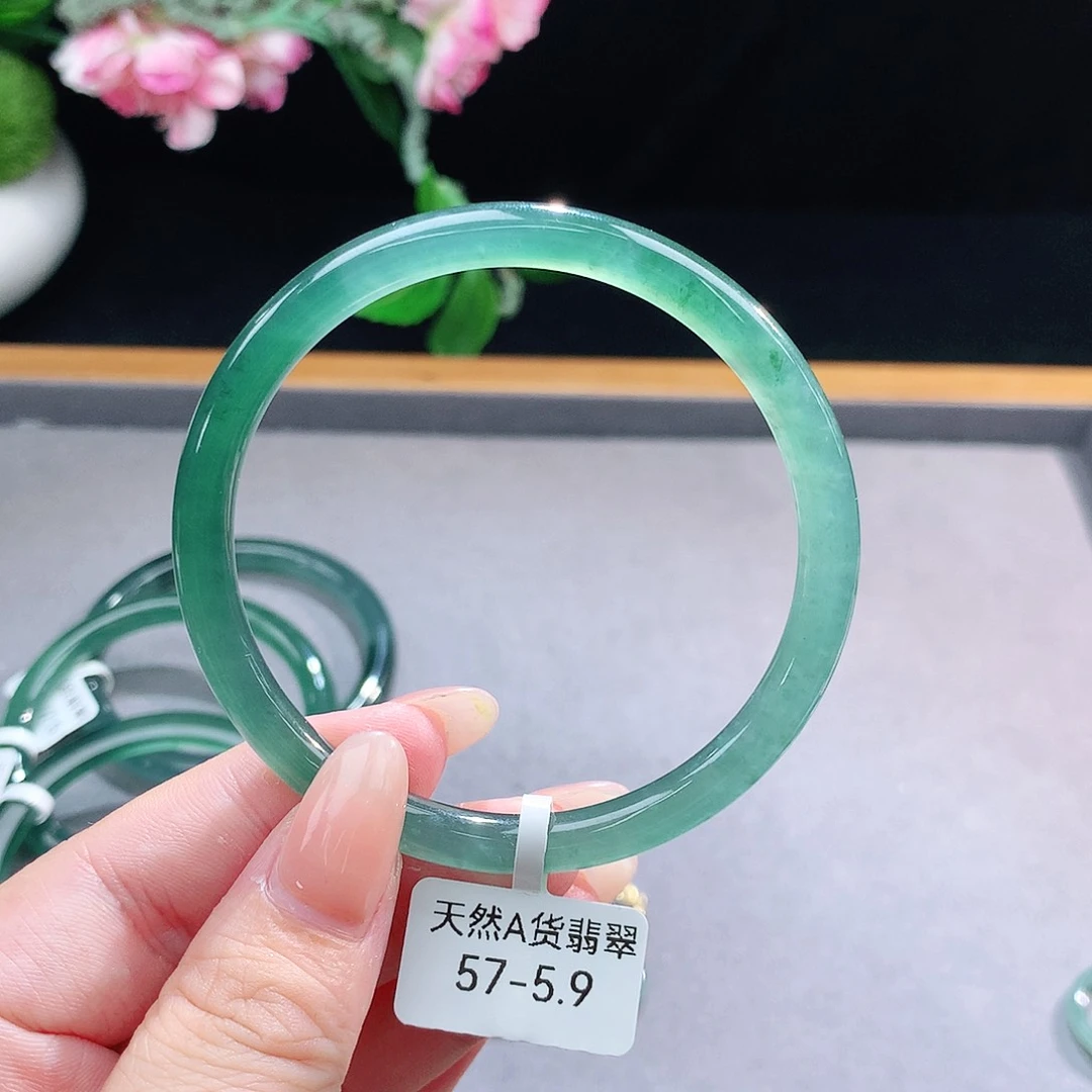 未镶嵌手镯（圆镯）翡翠
