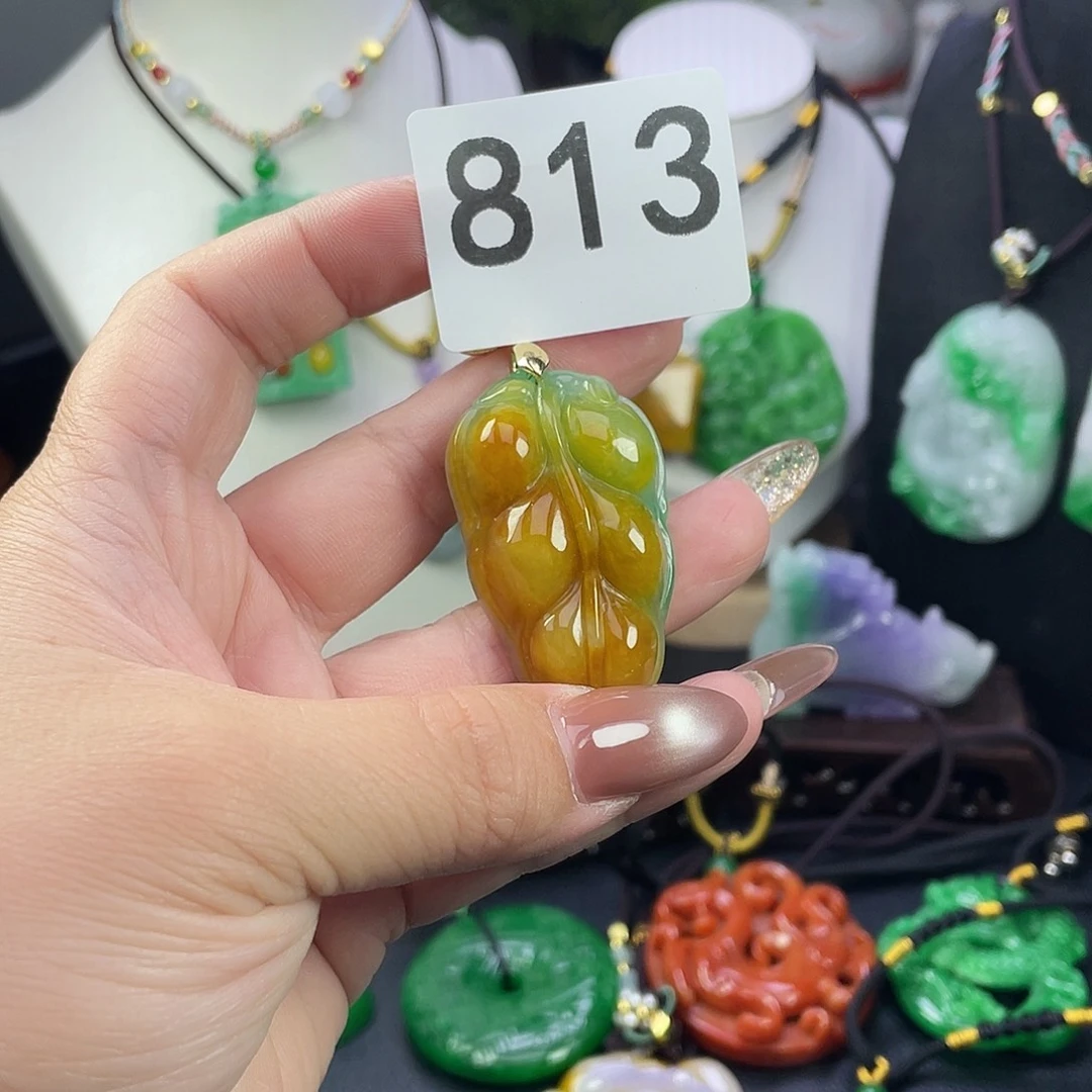 翡翠未镶嵌吊坠(赠链)