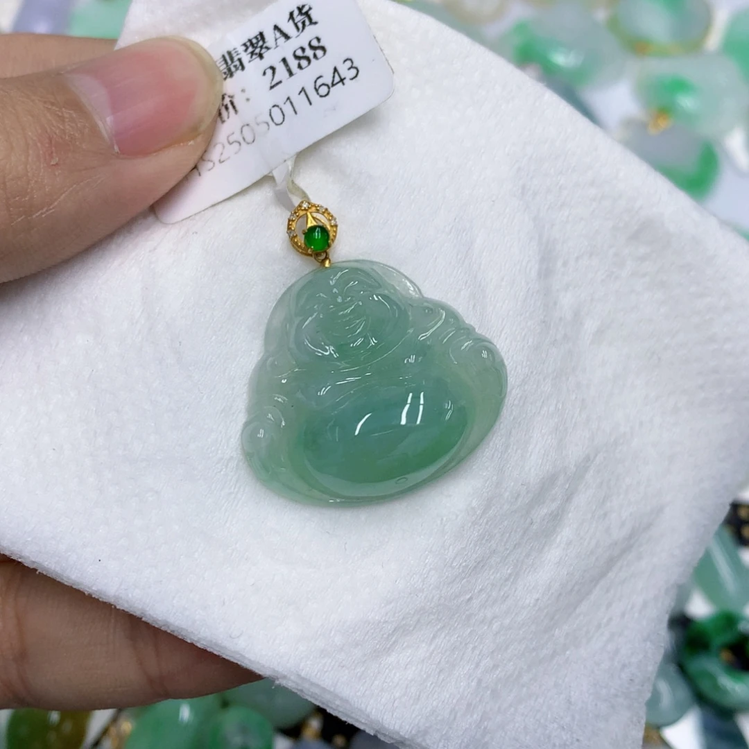 翡翠18K金镶嵌颈饰翡翠