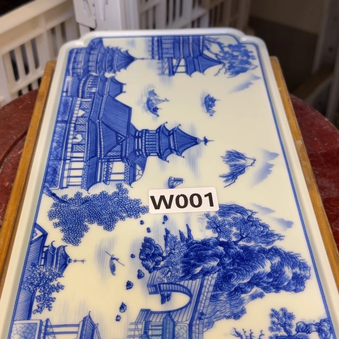 微瑕疵介意勿拍陶瓷器皿A883有瑕疵，介意勿拍