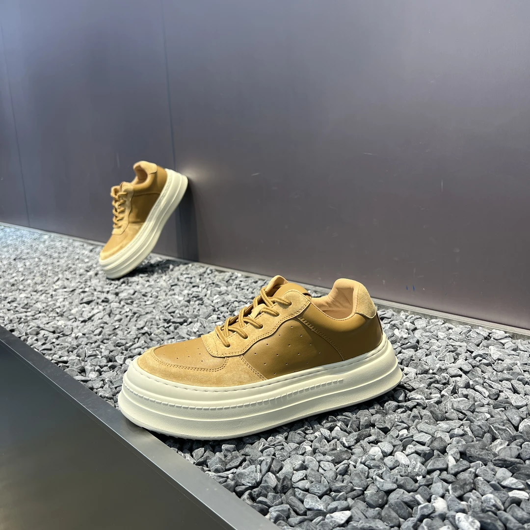 2025广州秋冬新款厚底软底超轻透气百搭时尚潮流复古休闲板鞋