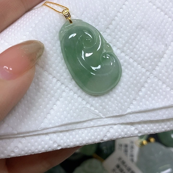 翡翠18K金镶嵌颈饰挂件