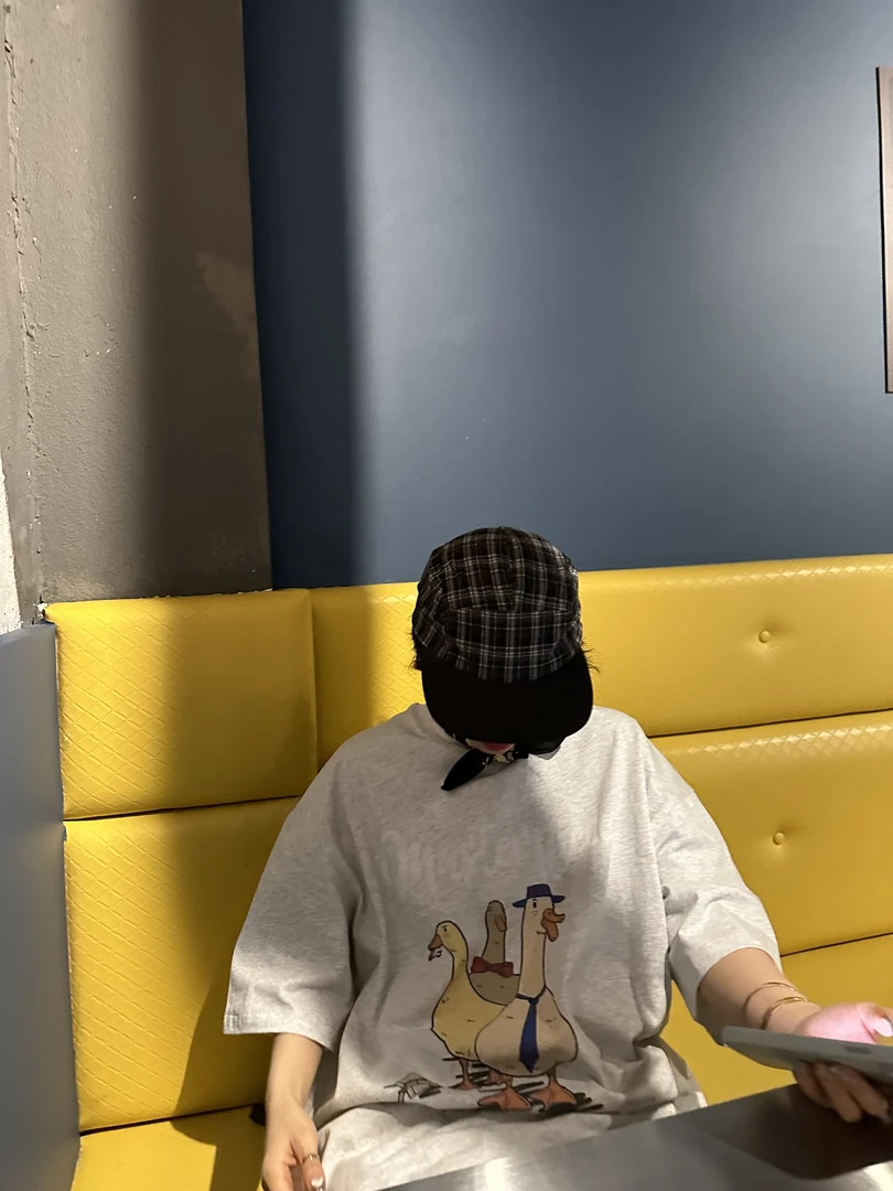 韩国新款灰色鸭图案体恤（no退换）