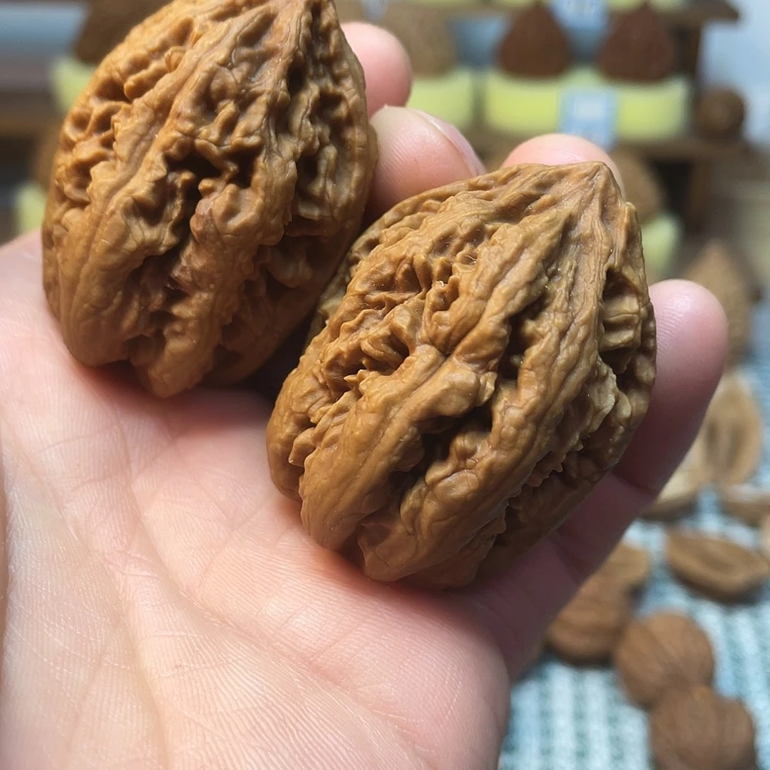 文玩核桃把件粗筋爆肉大虎头