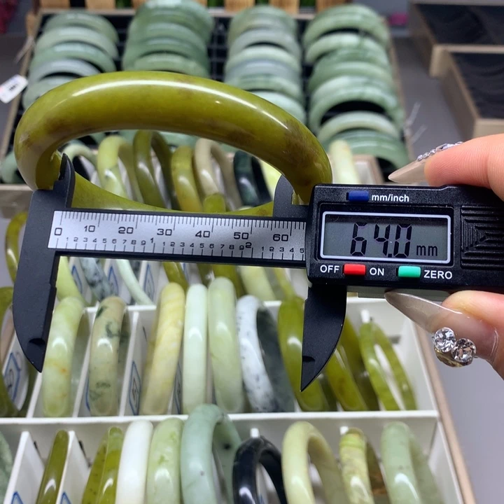 未镶嵌蛇纹石玉手镯72