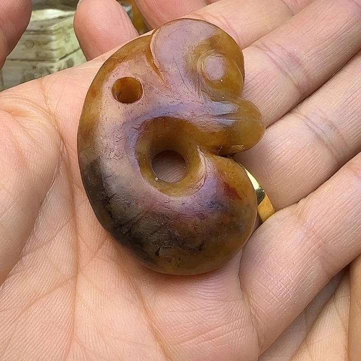 尚***堂和田玉未镶嵌颈饰