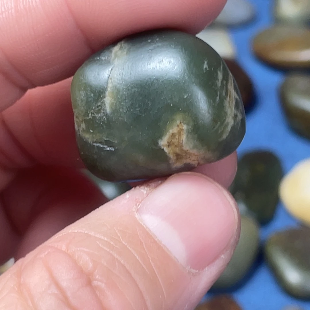 和田玉（糖玉）珠宝奇石未镶嵌黑*翼