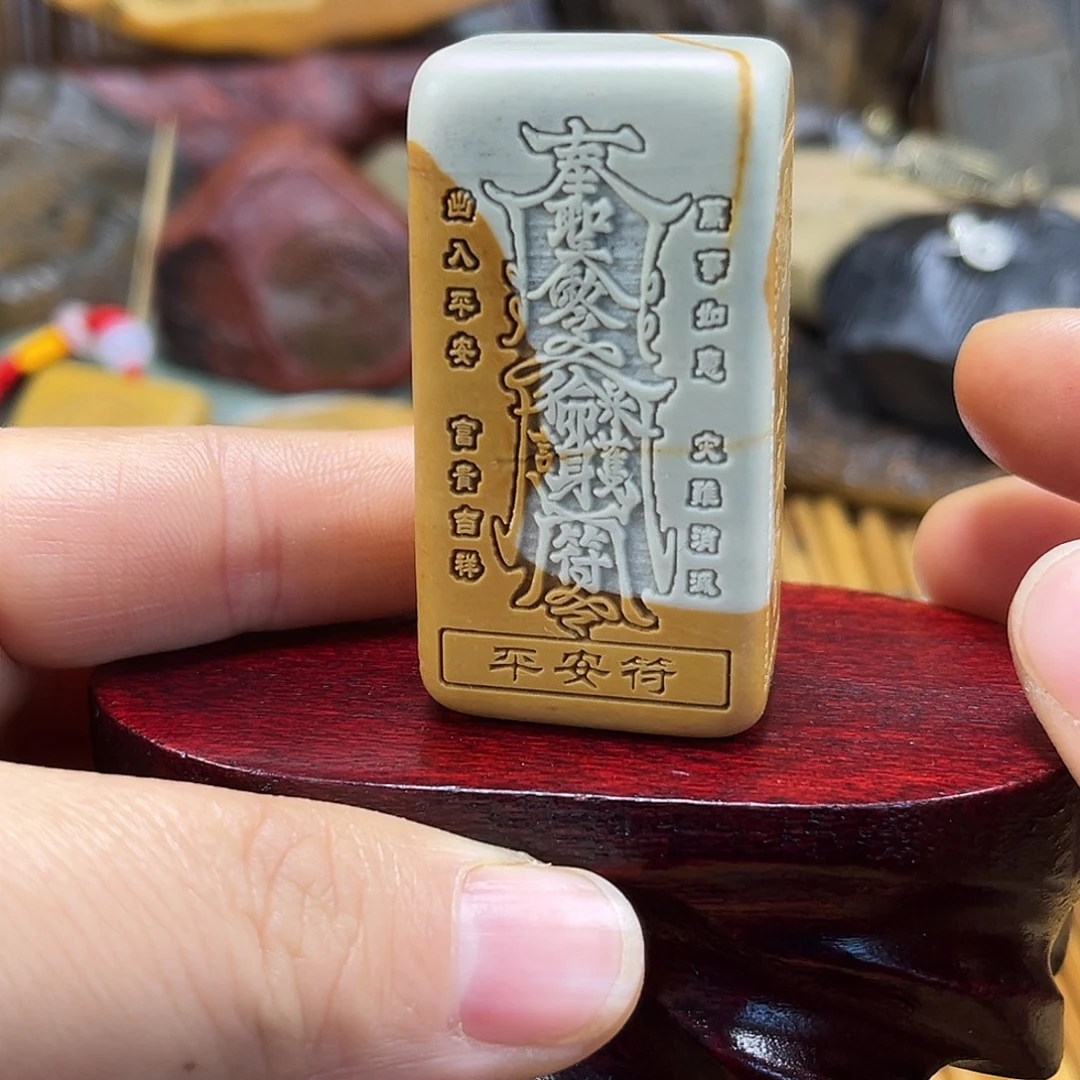 新疆原石雕刻手把件