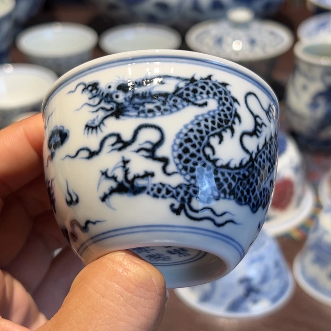 精品青花龙纹小缸杯口径约7厘米