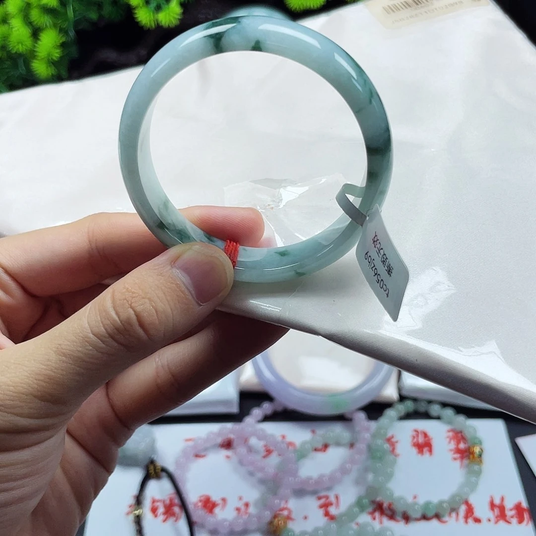 翡翠手镯未镶嵌天然翡翠手镯