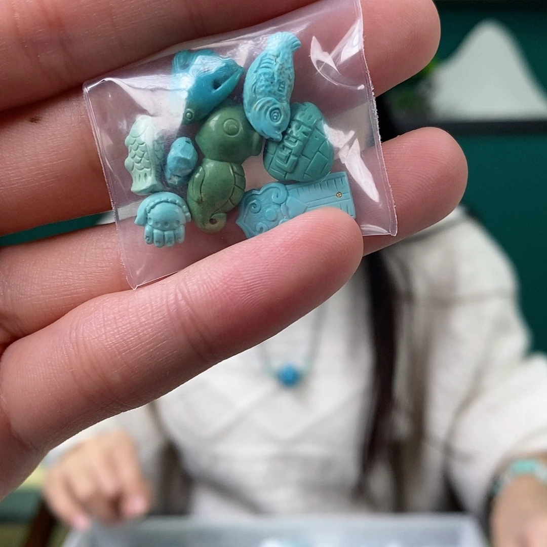 绿松石未镶嵌珠宝奇石