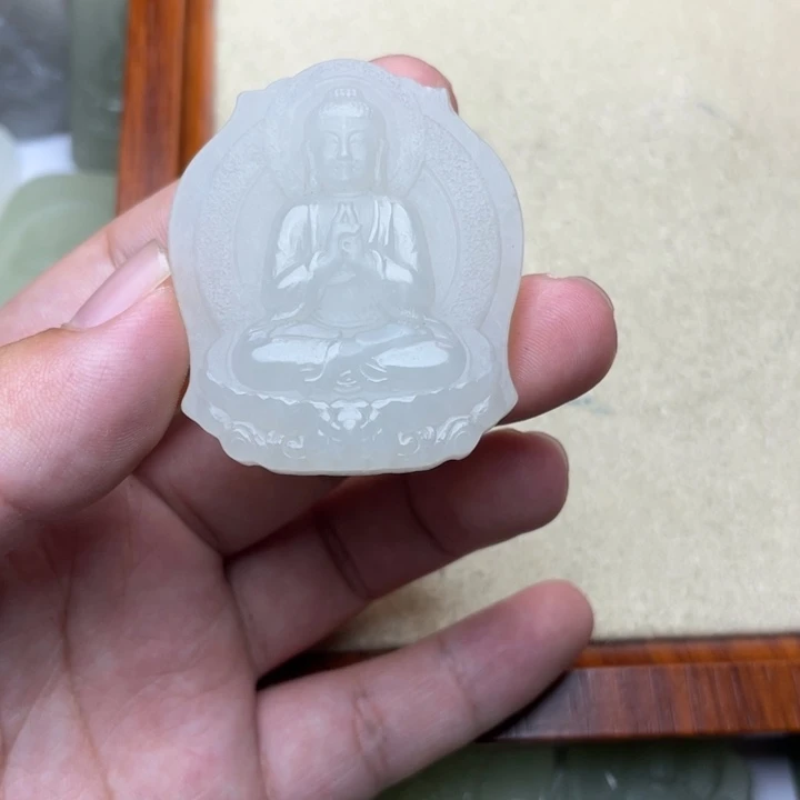 大***林和田玉未镶嵌颈饰