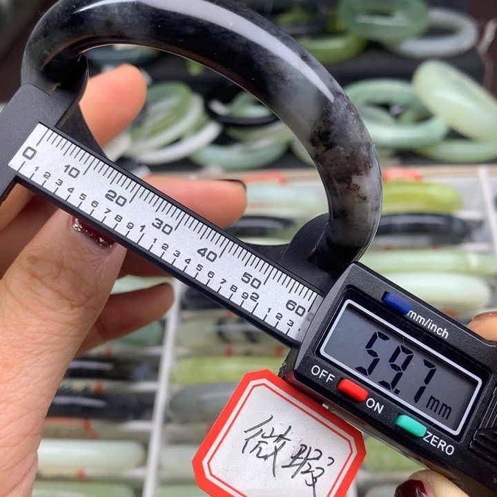 蛇纹石玉未镶嵌手镯930
