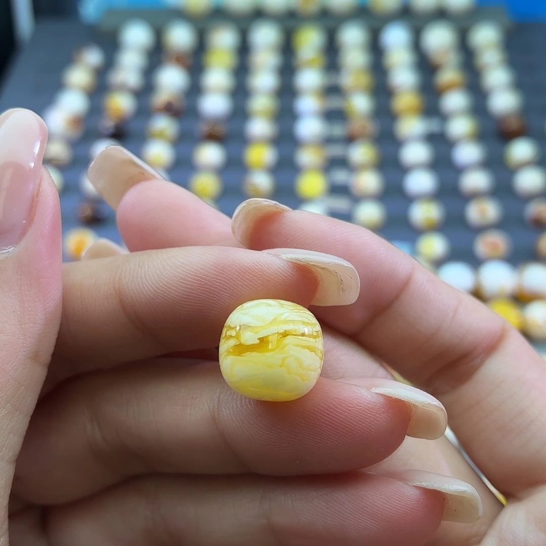 琥珀未镶嵌裸石13.3