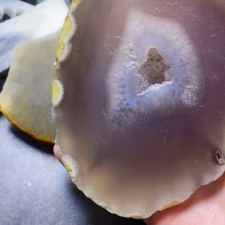 透闪石质玉挂件未镶嵌