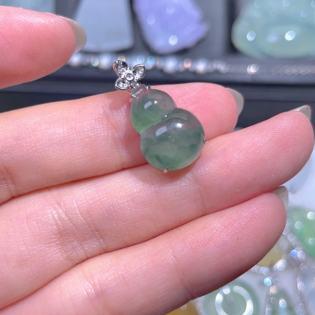 颈饰18K金镶嵌翡翠翡翠