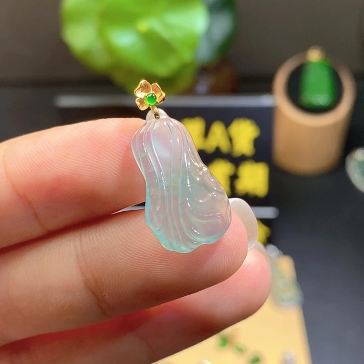 翡翠未镶嵌颈饰吊坠