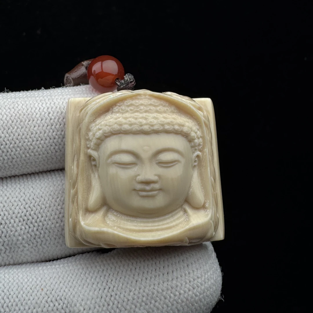 E3478天然猛犸牙瑕疵 雕刻牌31X28X18mm 支持鉴定 假一罚四