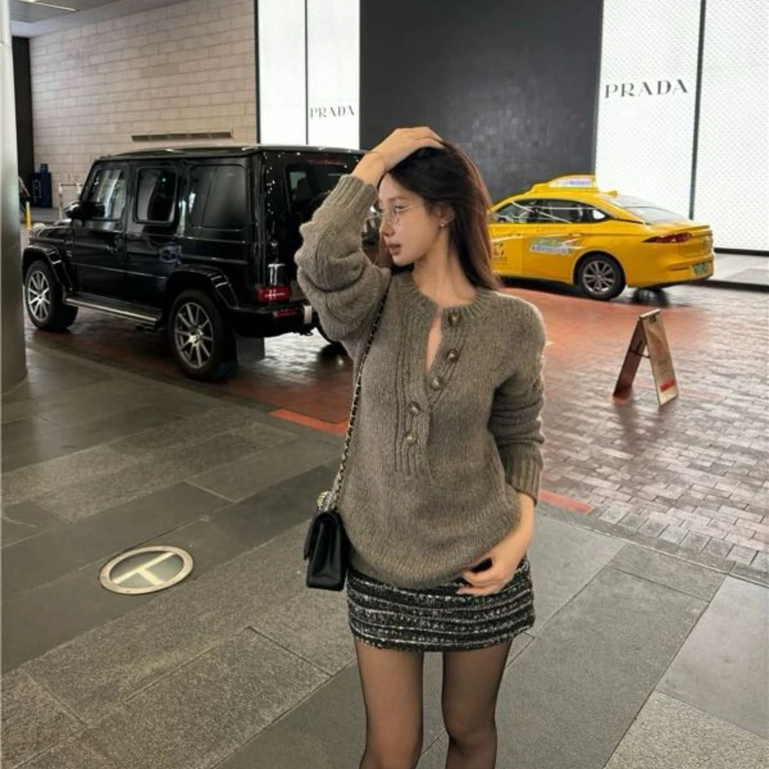 NICE圈圈、老钱风扣子半开领特别设计简约毛衣A17062