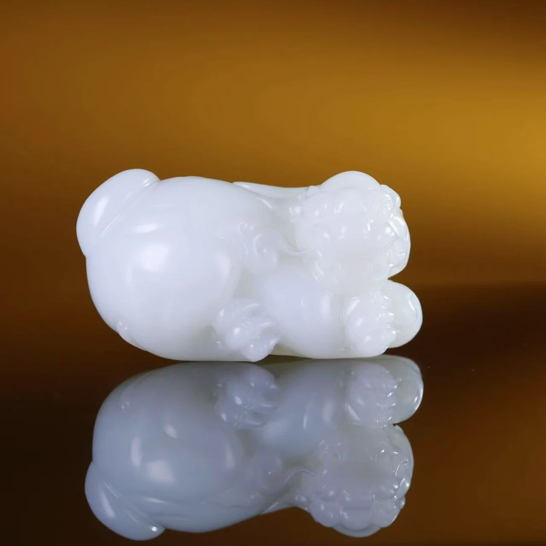 《精品和田玉貔貅》