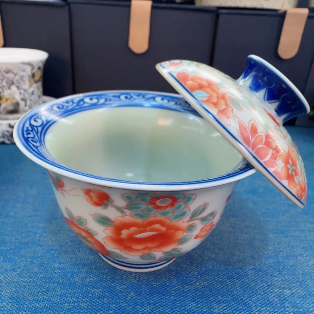 这些盖碗很漂亮我很喜欢！！