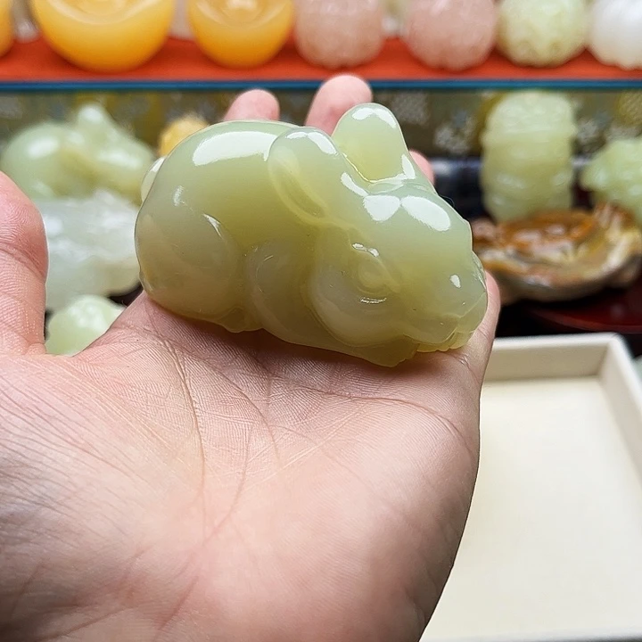 扫***码石材小兔子手把摆件
