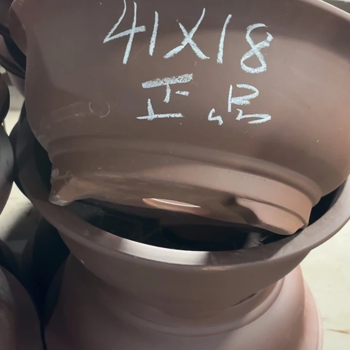 紫砂花盆80-2。