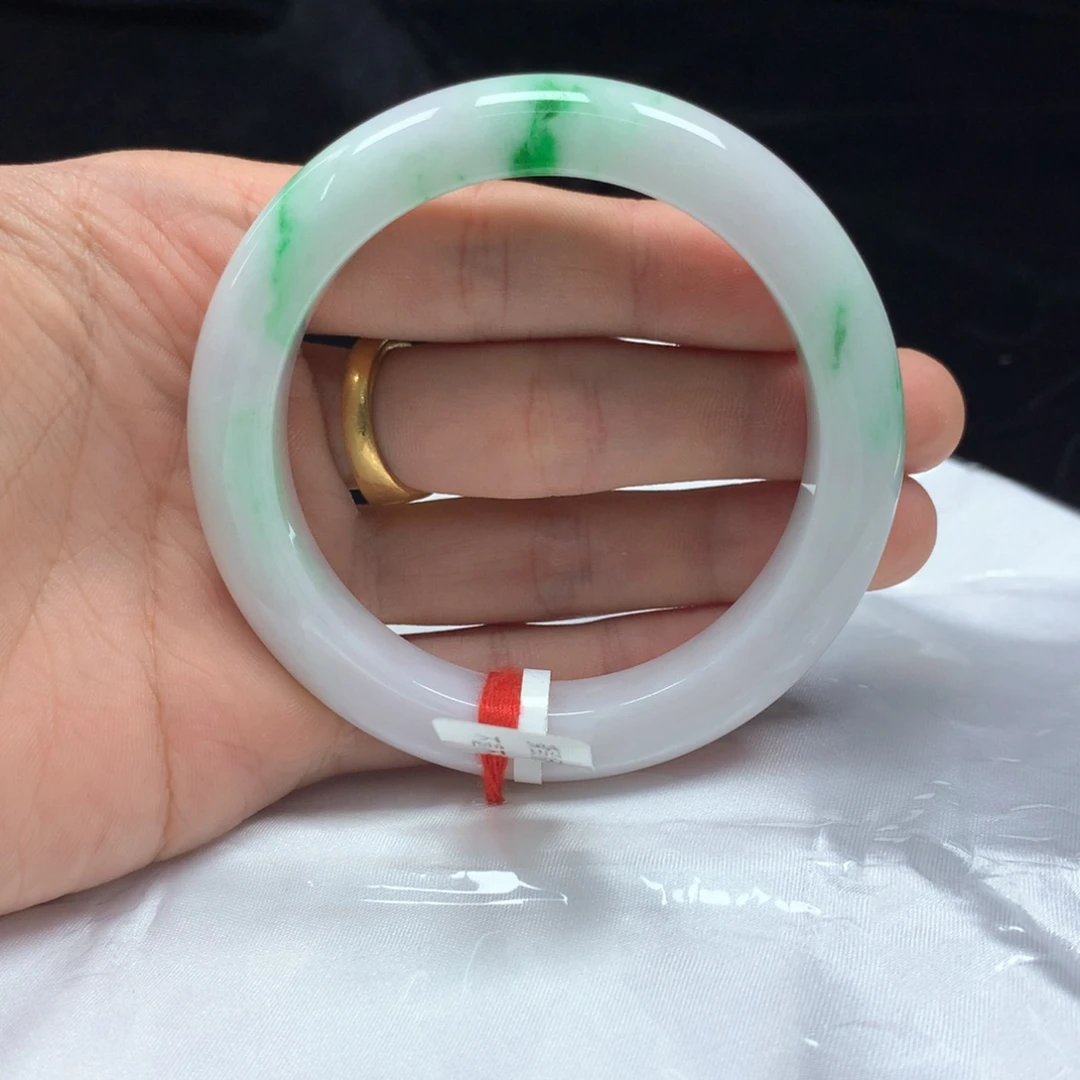 翡翠未镶嵌手镯（圆镯）56.7