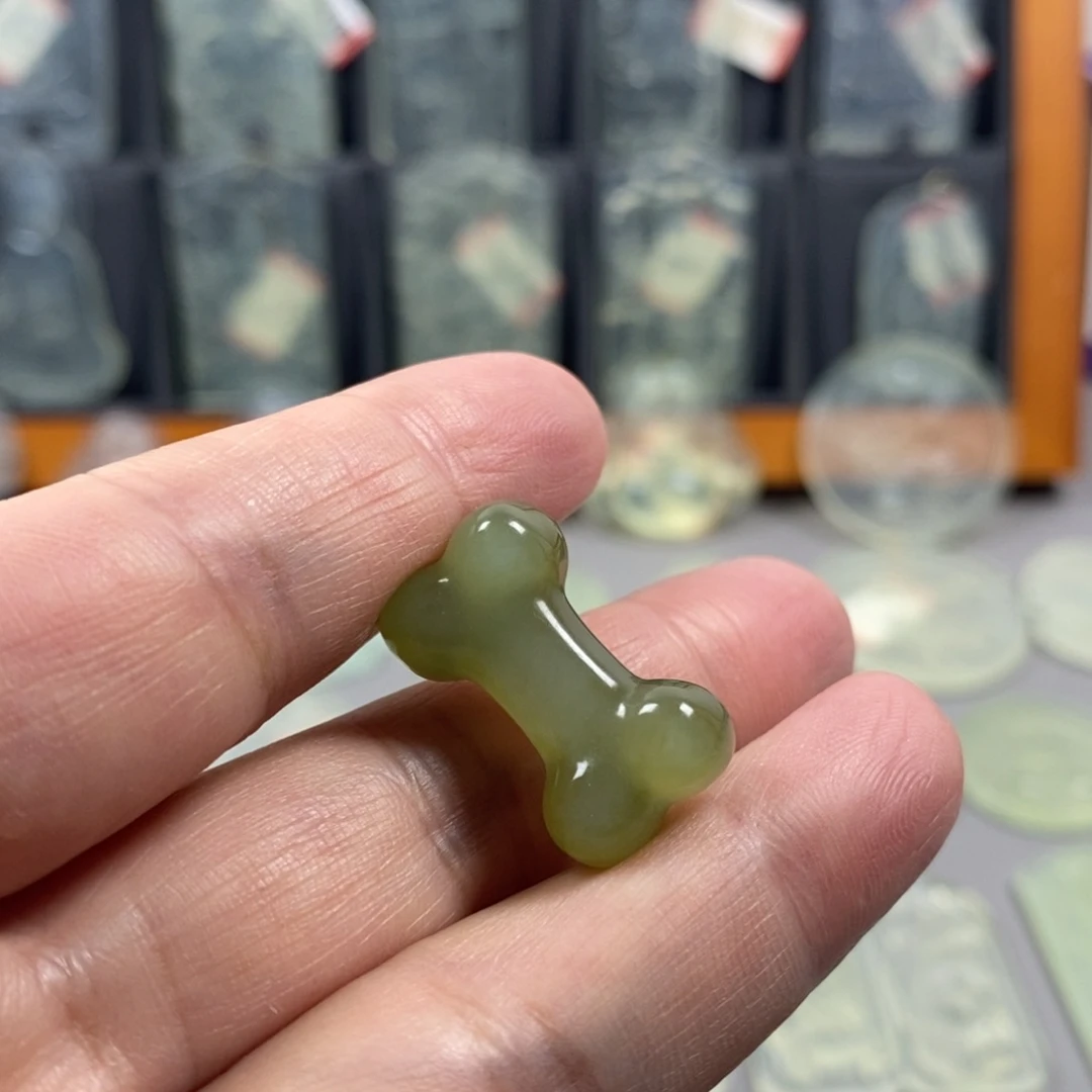未镶嵌蛇纹石玉颈饰